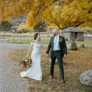 Carolina Herrera Greta Wedding Gown - size 6